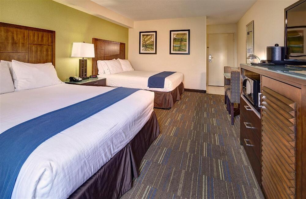 Foto de una habitación de Holiday Inn Express San Diego South - National City, an IHG Hotel