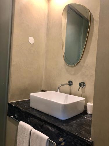 Foto del baño de Aparthotel Dalma Old Town Suites