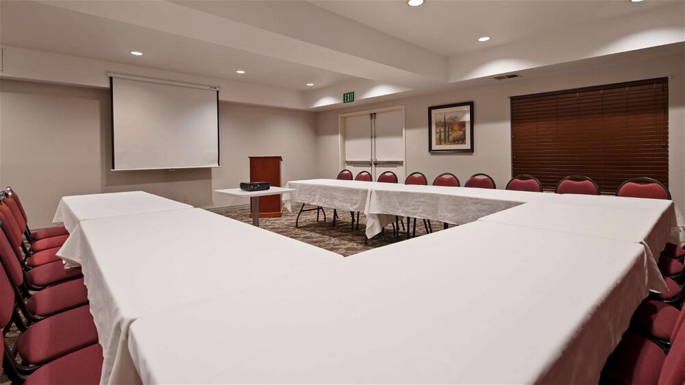 Foto de los servicios de Best Western Plus Villa Del Lago Inn