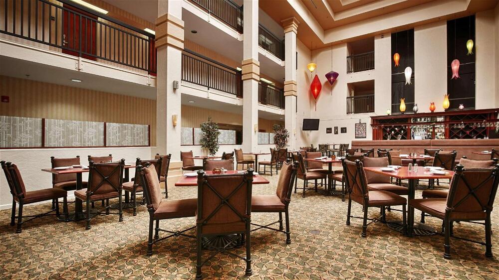 Foto de restauración de Best Western Plus Villa Del Lago Inn