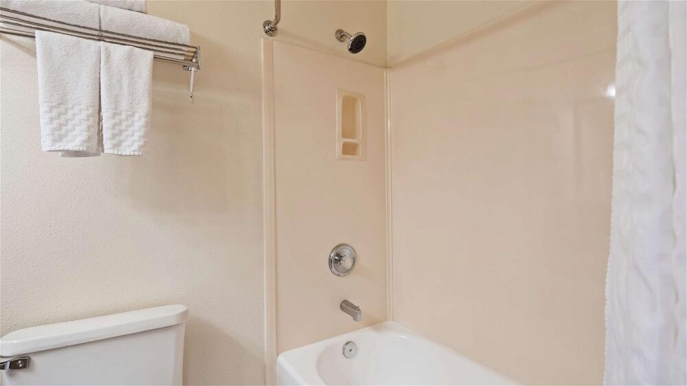 Foto de una habitación de Best Western Plus Villa Del Lago Inn