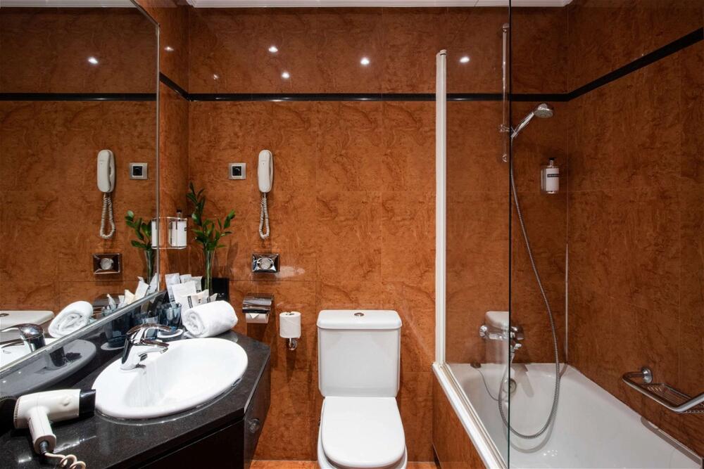 Foto del baño de Hotel Madrid Plaza de España Affiliated by Meliá