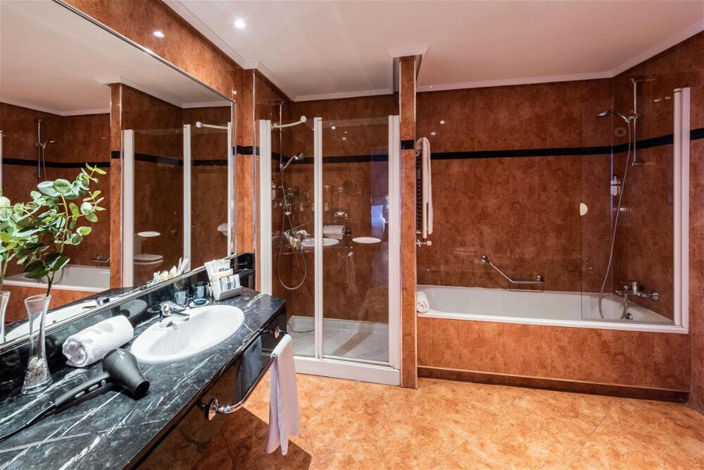 Foto del baño de Hotel Madrid Plaza de España Affiliated by Meliá