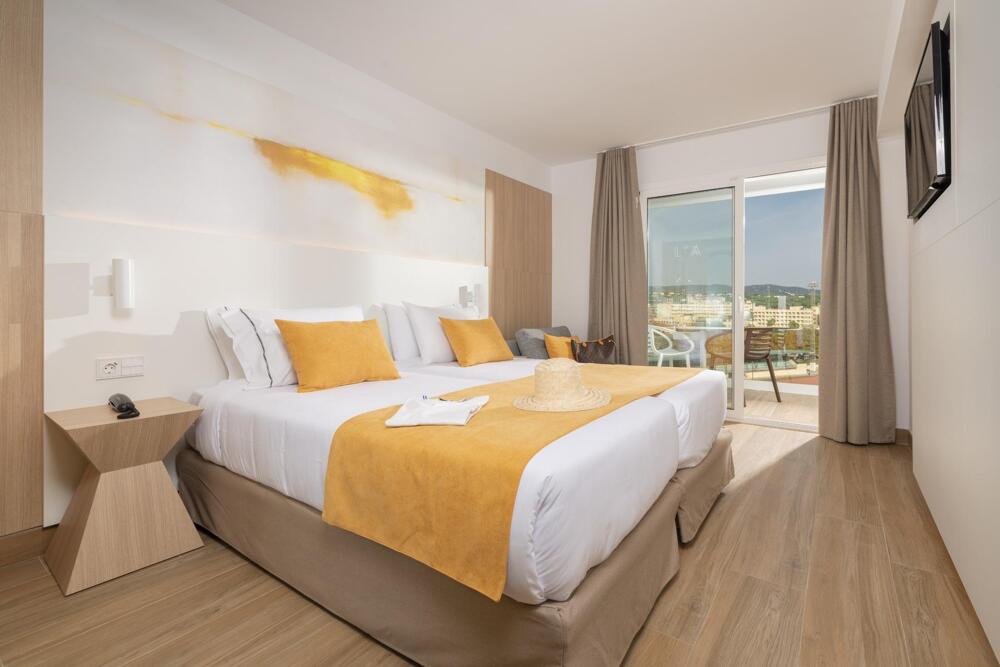 Foto de una habitación de L&amp;#039;Azure Hotel 4* Sup