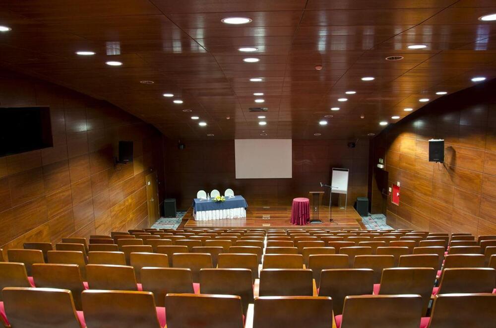 Foto de los servicios de VIP Executive Arts Hotel