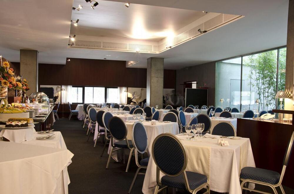 Foto de restauración de VIP Executive Arts Hotel