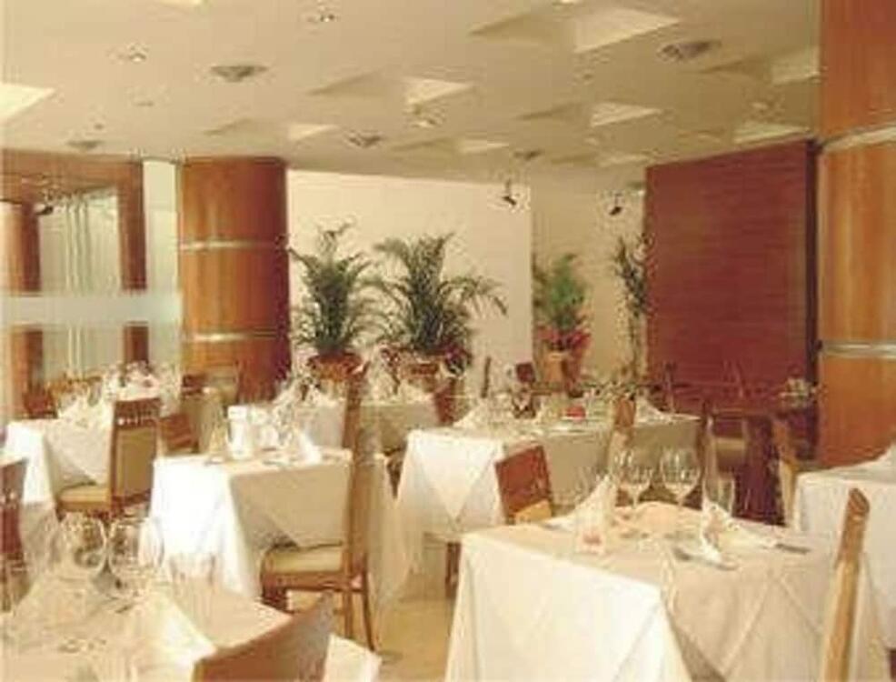 Foto de restauración de Howard Johnson Villa María Hotel y Casino