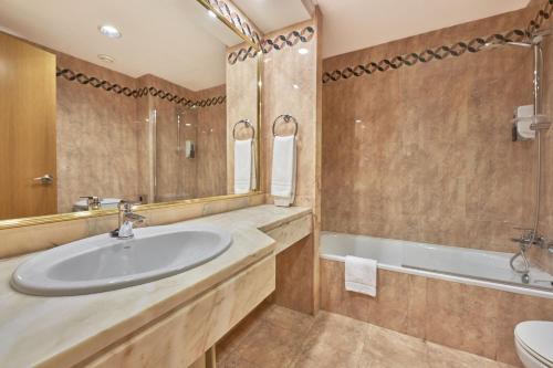 Foto del baño de Complejo Globales Cala Viñas Adults Only 16+