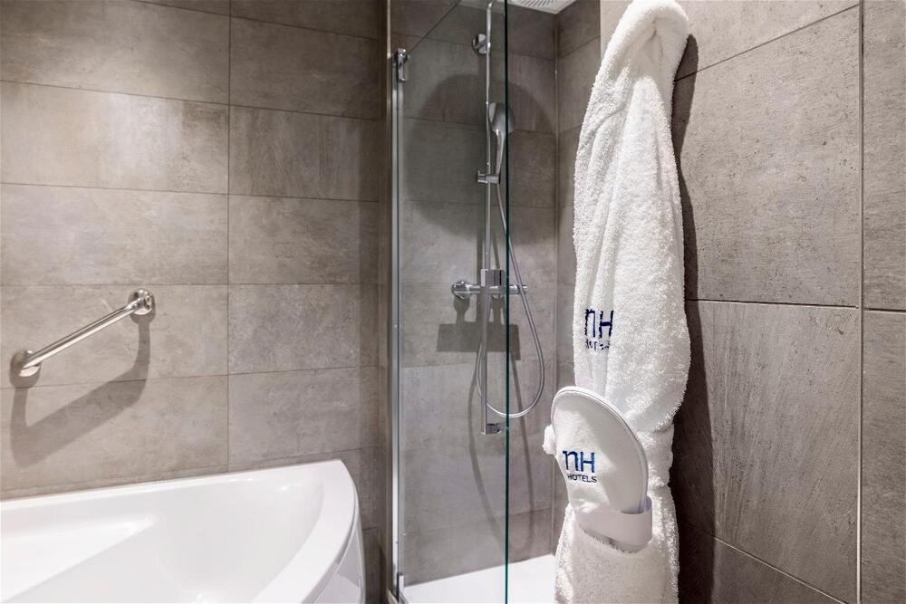 Foto del baño de Hotel NH Luxembourg