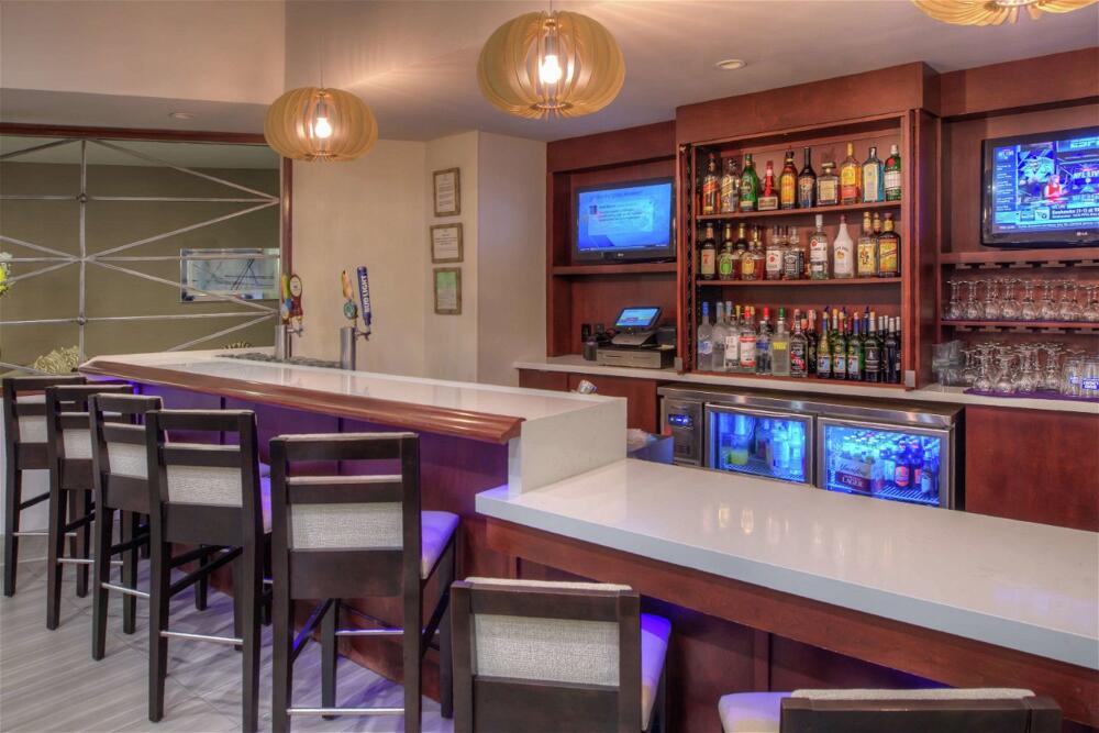 Foto de restauración de Hotel DoubleTree by Hilton Atlanta North Druid Hills/Emory Area