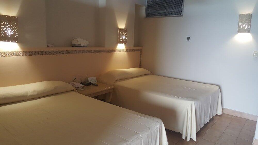 Foto de una habitación de Hotel Las Flores Beach Resort