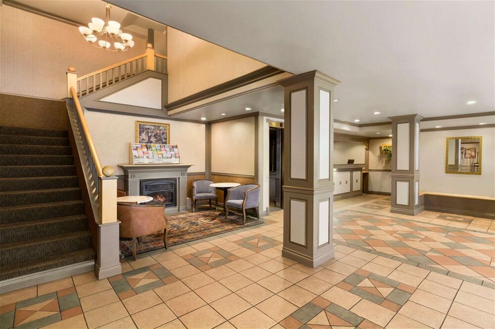 Foto de las zonas nobles de Hotel Days Inn by Wyndham Vancouver Downtown