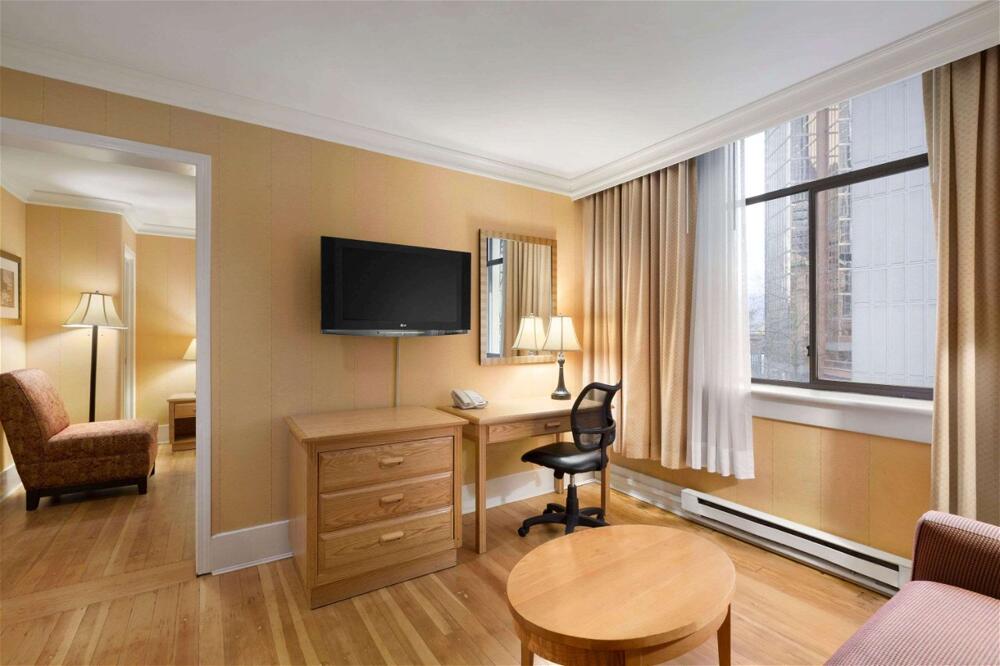 Foto de una habitación de Hotel Days Inn by Wyndham Vancouver Downtown