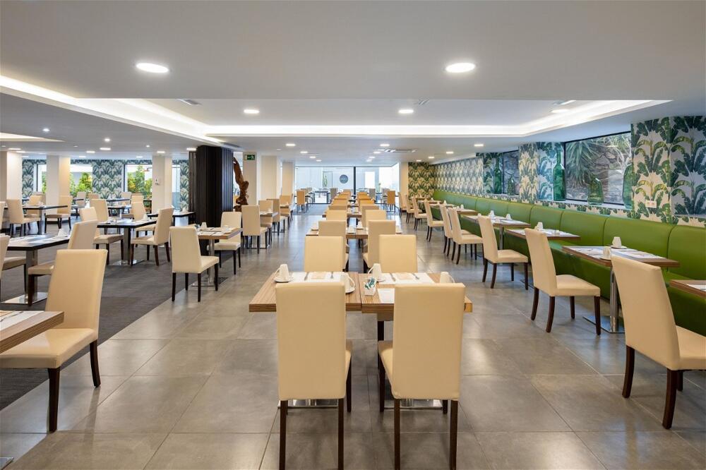 Foto de restauración de Hotel Occidental Roca Negra - Adults Only