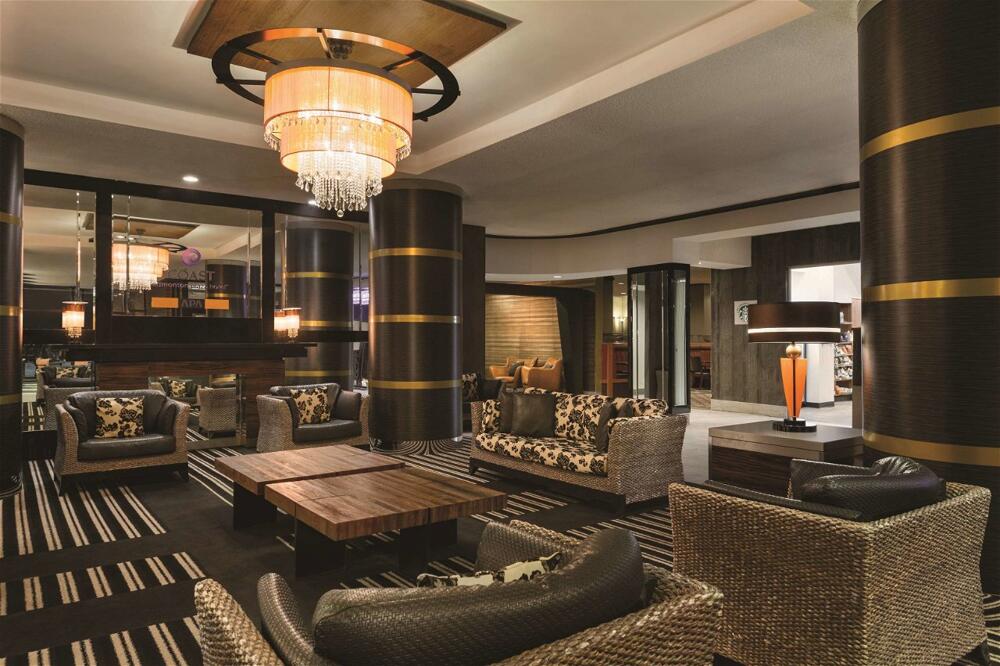 Foto de las zonas nobles de Coast Edmonton Plaza Hotel by APA