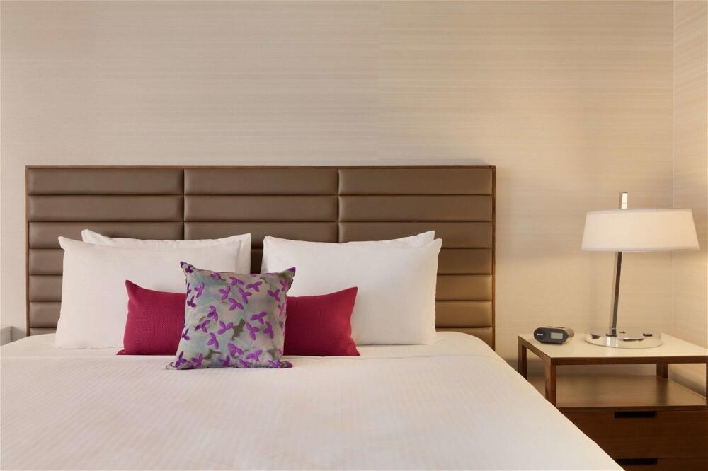 Foto de una habitación de Coast Edmonton Plaza Hotel by APA