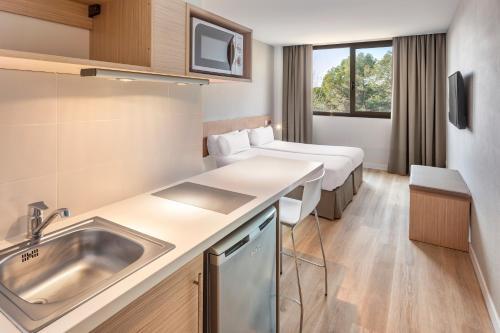 Foto de una habitación de B&amp;amp;B Hotel Barcelona Sant Cugat