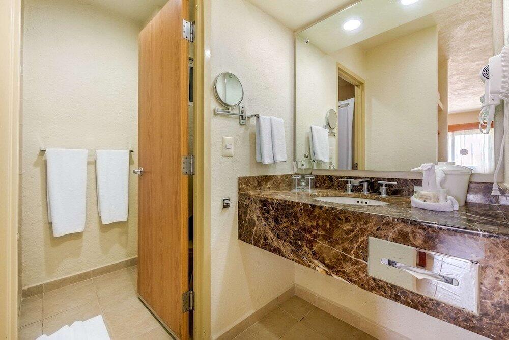 Foto del baño de Hotel Comfort Inn Puerto Vallarta