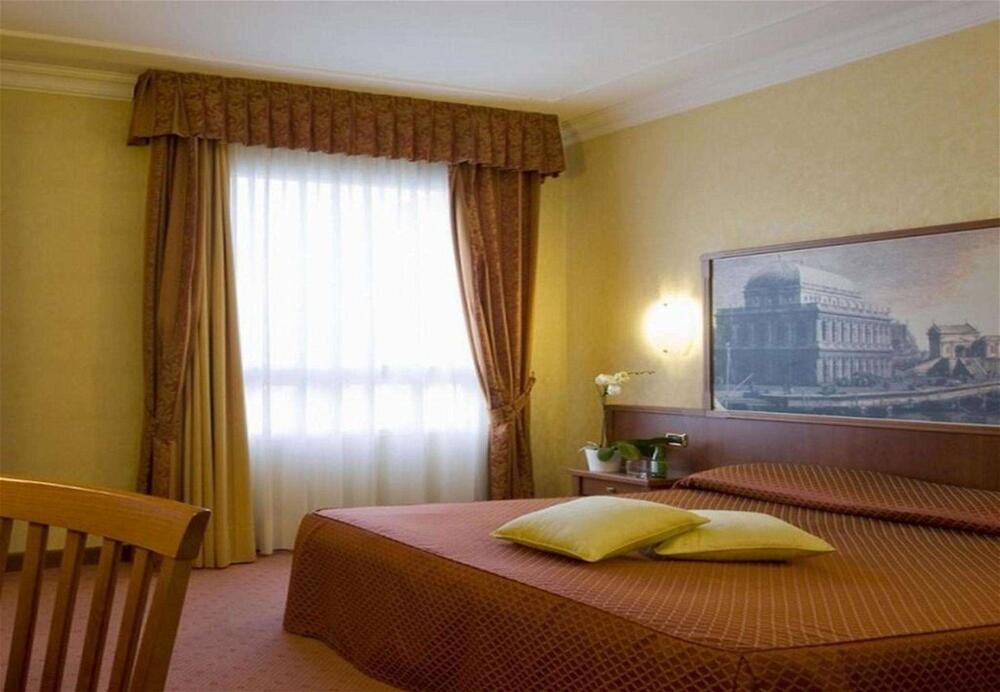 Foto de una habitación de Hotel President