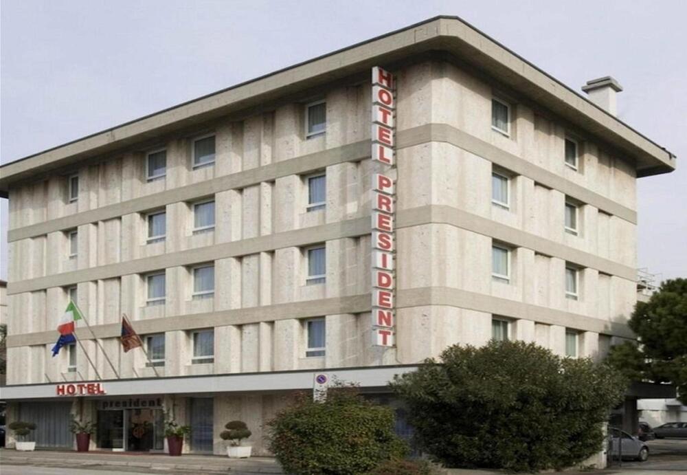 Foto del exterior de Hotel President