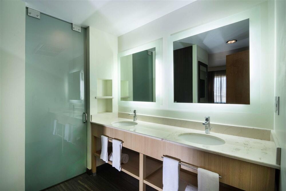 Foto del baño de Hotel Hampton Inn by Hilton Silao-Aeropuerto Bajio
