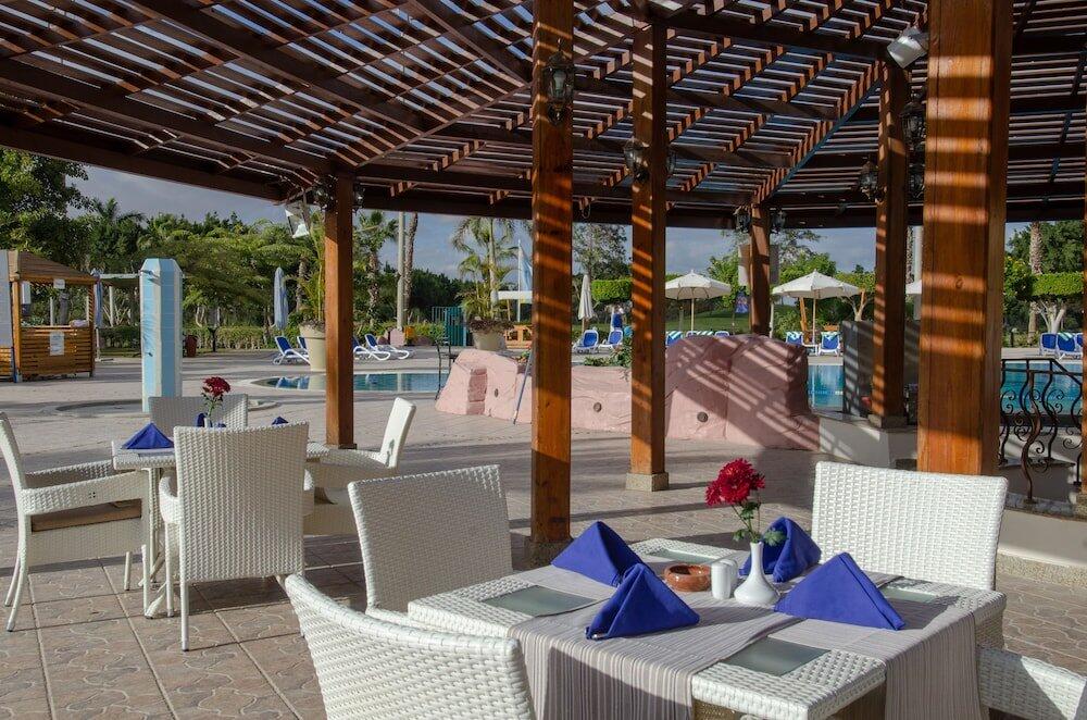 Foto del exterior de Hotel Swiss Inn Pyramids Golf Resort