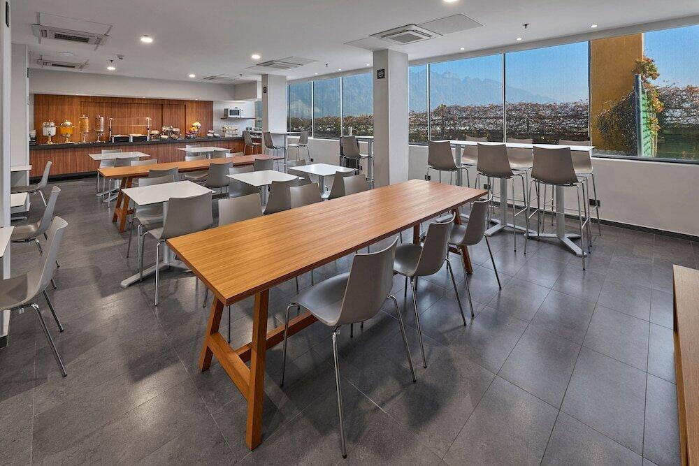 Foto de restauración de Hotel City Express by Marriott Monterrey Santa Catarina
