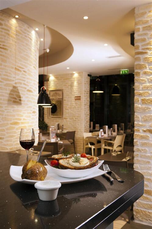 Foto de restauración de Aparthotel Residhome Paris-Massy