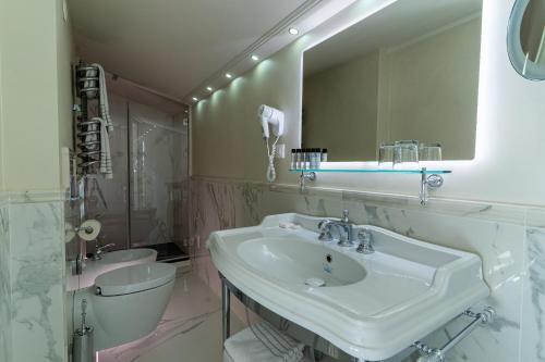 Foto del baño de The Moon Boutique Hotel &amp;amp; Spa
