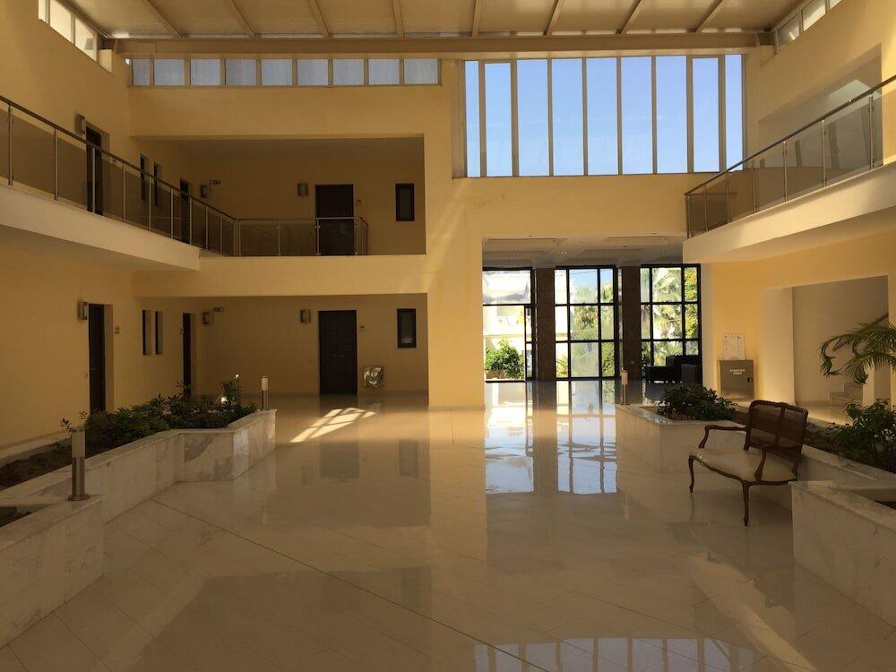 Foto de las zonas nobles de Naias Beach Hotel