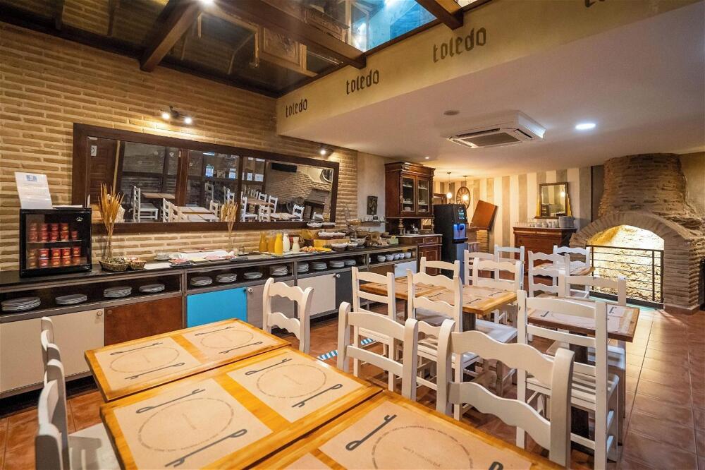 Foto de restauración de Hostal YIT Puerta Bisagra