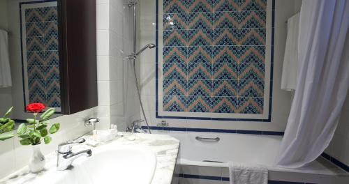 Foto del baño de Hotel El Mouradi Palace