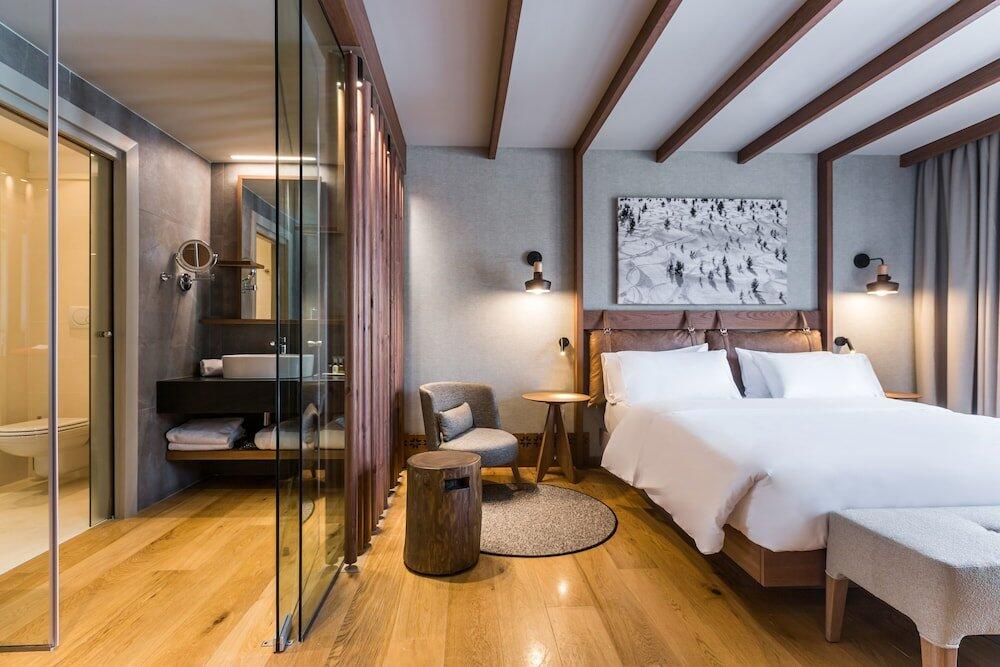 Foto de una habitación de Grand Hotel Savoia Cortina d&amp;#039;Ampezzo, A Radisson Collection Hotel