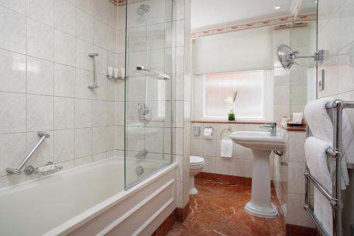 Bathroom – St. James&amp;#039; Court, A Taj Hotel, London