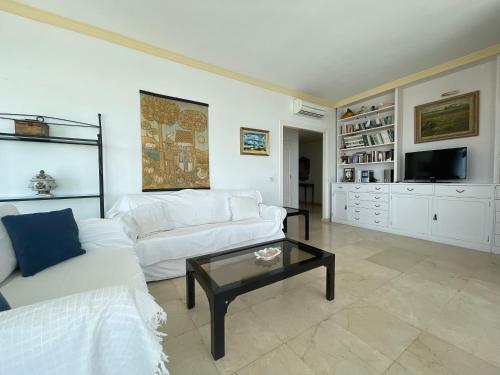 Foto de una habitación de Apartamentos La Roca Rentals