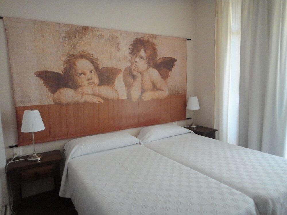 Foto de una habitación de Apartamentos La Roca Rentals