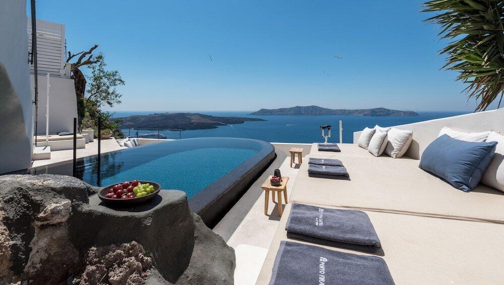 Foto de los servicios de Hotel Porto Fira Suites