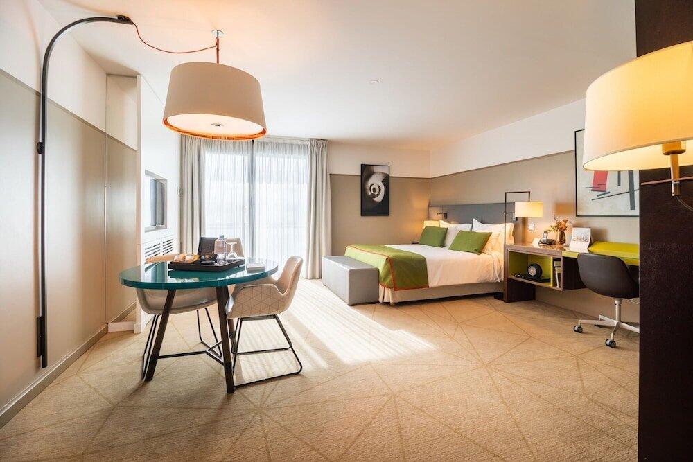 Foto de una habitación de Aparthotel Fraser Suites Harmonie Paris La Défense