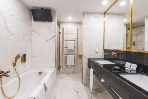Foto del baño de Hotel Suitess
