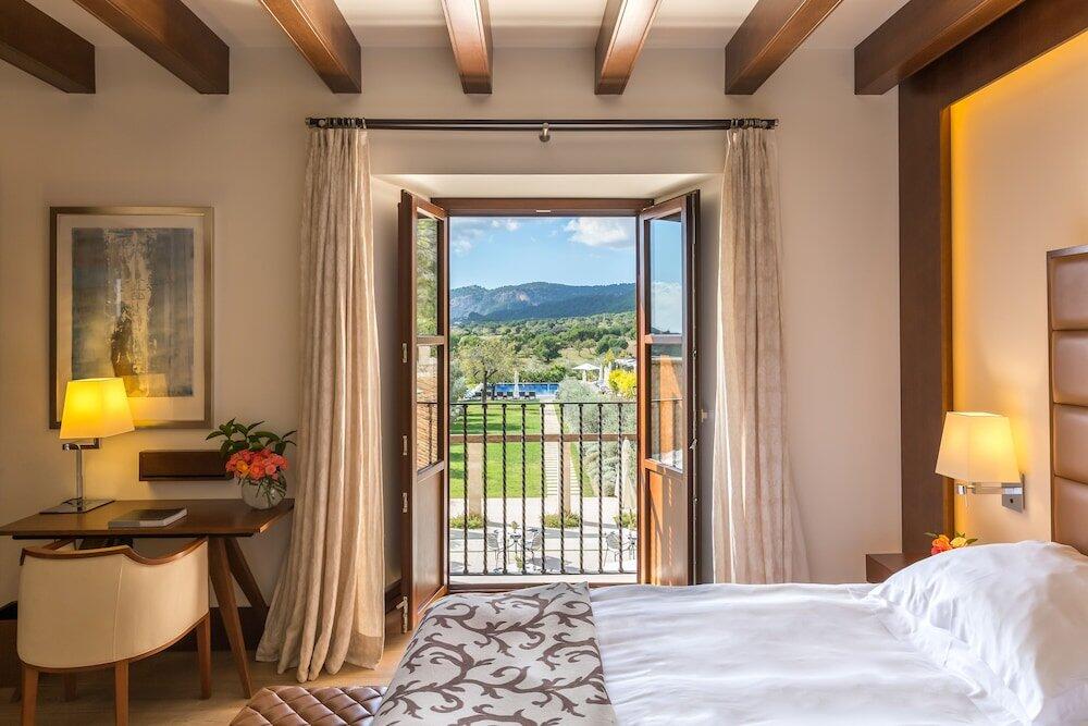 Foto de una habitación de Castell Son Claret - The Leading Hotels of the World