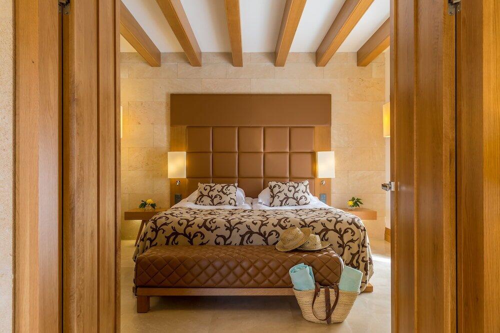 Foto de una habitación de Castell Son Claret - The Leading Hotels of the World