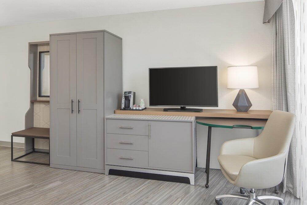 Foto de una habitación de Holiday Inn Charleston-Riverview, an IHG Hotel