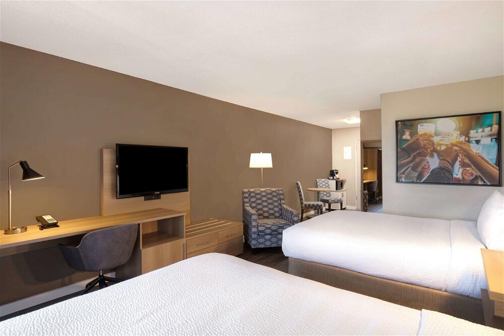 Foto de una habitación de Hotel Days Inn by Wyndham Victoria Uptown