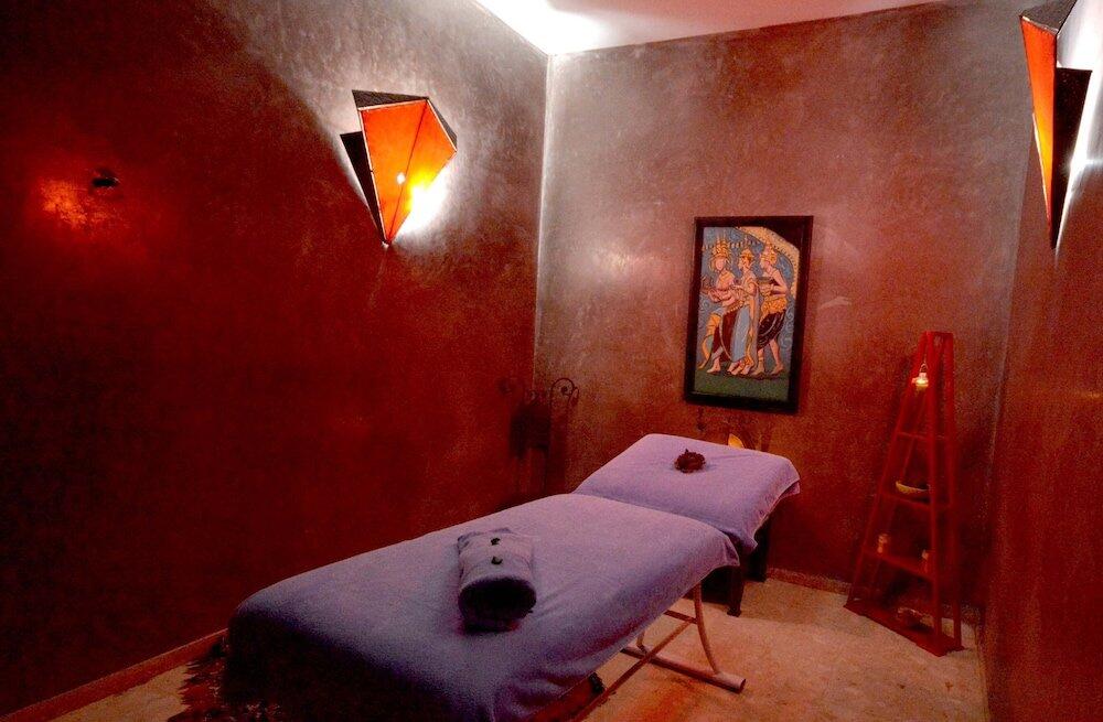 Foto de los servicios de Oasis Hotel &amp;amp; Spa