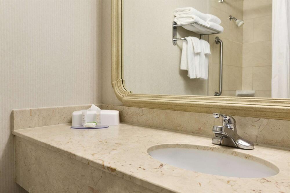 Foto del baño de Hotel Travelodge by Wyndham Vancouver Airport