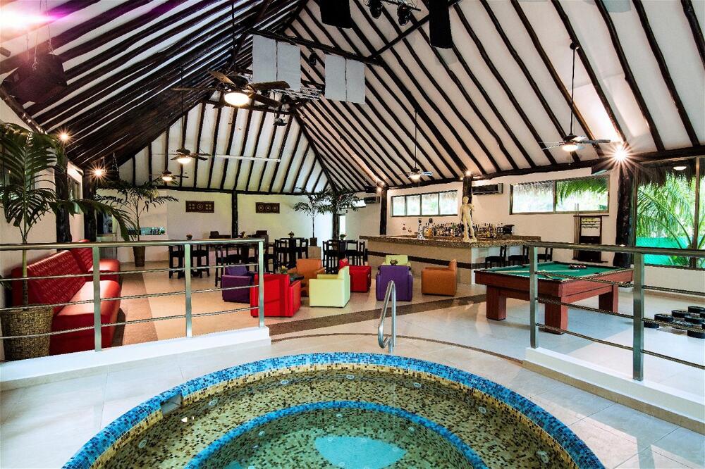 Foto de las zonas nobles de Complejo Hidden Beach Resort Au Naturel Adults Only - All Inclusive