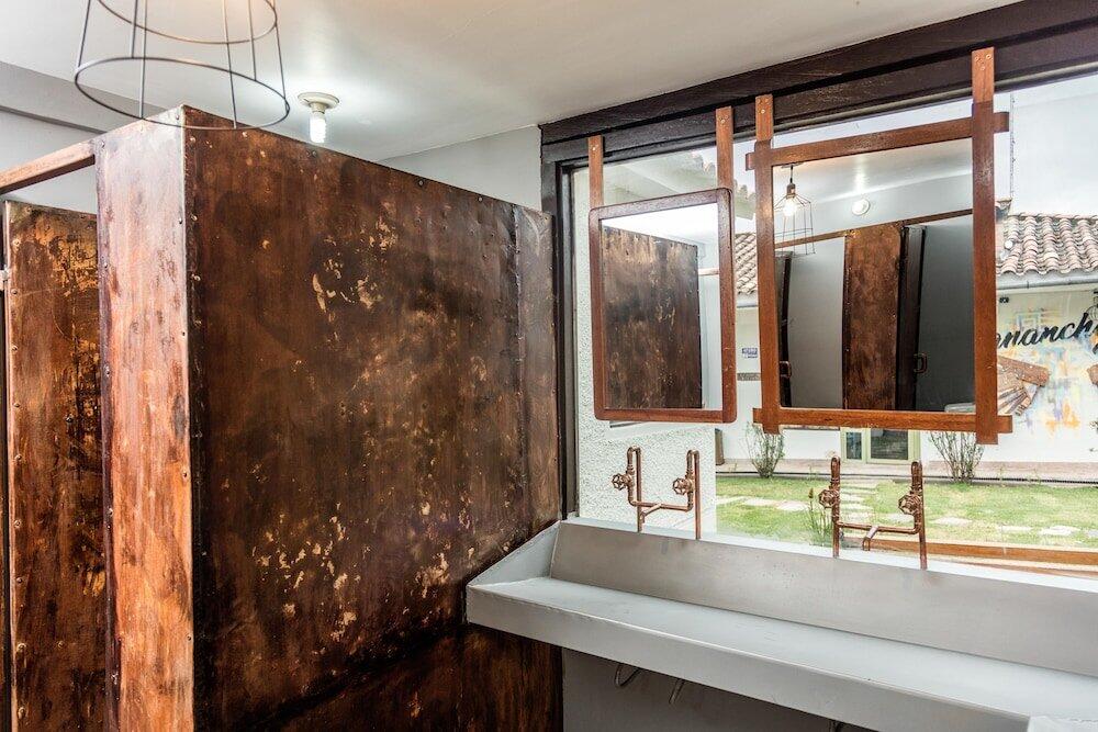 Foto del baño de Hotel Selina Saphi Cusco