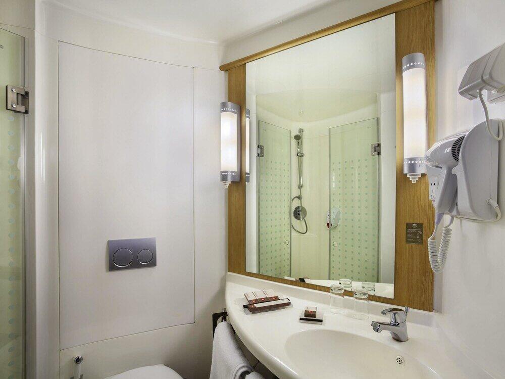 Foto del bagno Hotel ibis Pontianak City Center