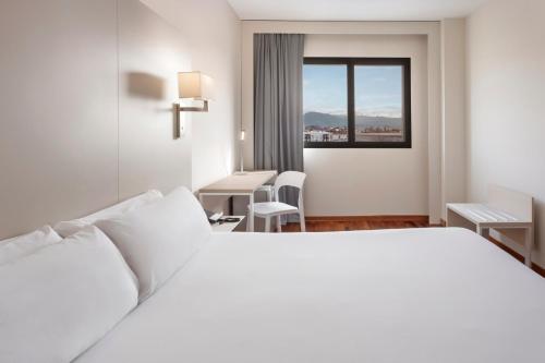 Foto de una habitación de B&amp;amp;B HOTEL Granada Estación