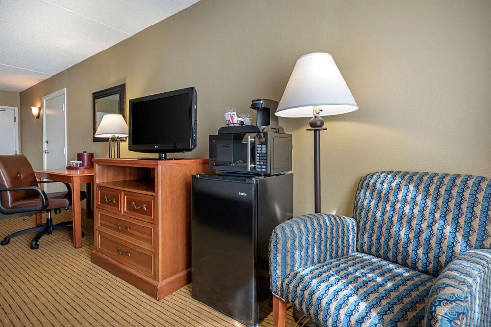 Foto de una habitación de Clarion Hotel Conference Center - North